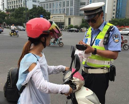 駕駛員的自我安全保護(hù) 駕駛員的自我安全保護(hù)