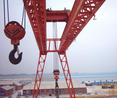 起重機(jī)的安全防護(hù) 起重機(jī)的安全防護(hù)