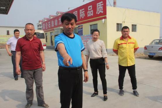 伊通縣委副書記縣長曾范濤深入石油企業(yè)督促檢查安全生產(chǎn)工作 伊通縣委副書記縣長曾范濤深入石油企業(yè)督促檢查安全生產(chǎn)工作