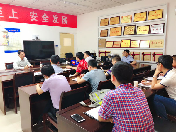 中國(guó)石油集團(tuán)測(cè)井有限公司生產(chǎn)測(cè)井中心第一項(xiàng)目部攜手賽為開展PTW交流溝通會(huì)議