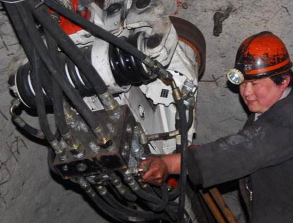 煤礦機(jī)電運(yùn)輸安全管理及隱患預(yù)防分析 煤礦機(jī)電運(yùn)輸安全管理及隱患預(yù)防分析