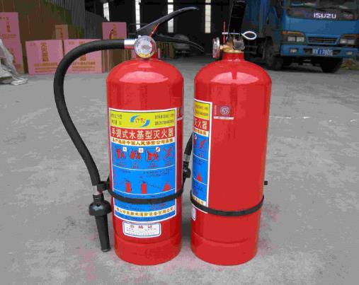 施工現(xiàn)場(chǎng)滅火器的安全使用與保養(yǎng) 施工現(xiàn)場(chǎng)滅火器的安全使用與保養(yǎng)
