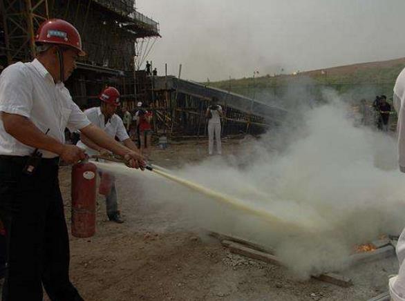 淺析建筑工地存在的火災(zāi)隱患與消防安全監(jiān)管 淺析建筑工地存在的火災(zāi)隱患與消防安全監(jiān)管