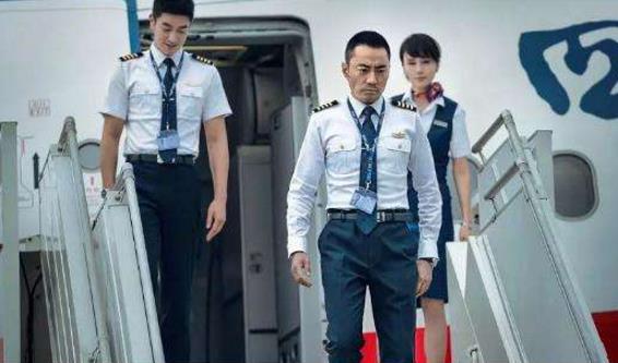 由電影《中國機(jī)長》談?wù)劰芾砼c個人素質(zhì)對安全的影響 由電影《中國機(jī)長》談?wù)劰芾砼c個人素質(zhì)對安全的影響