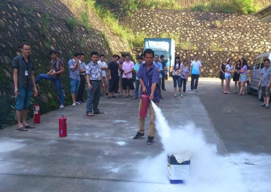 淺談“以人為本”與企業(yè)的安全生產(chǎn)關(guān)系 淺談“以人為本”與企業(yè)的安全生產(chǎn)關(guān)系